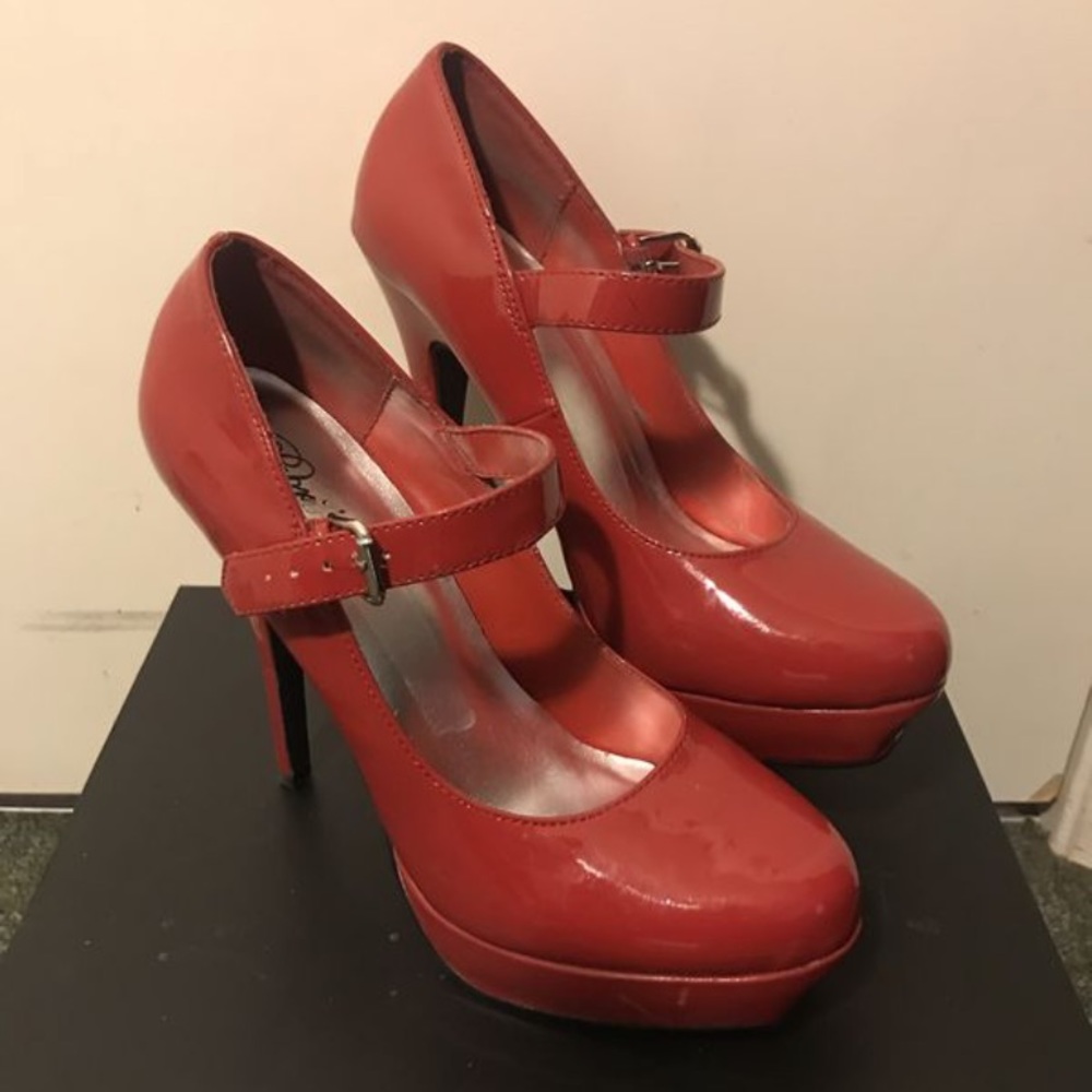 👠 Woman’s Red ❤️ Pinup❤️ Pumps‼️
